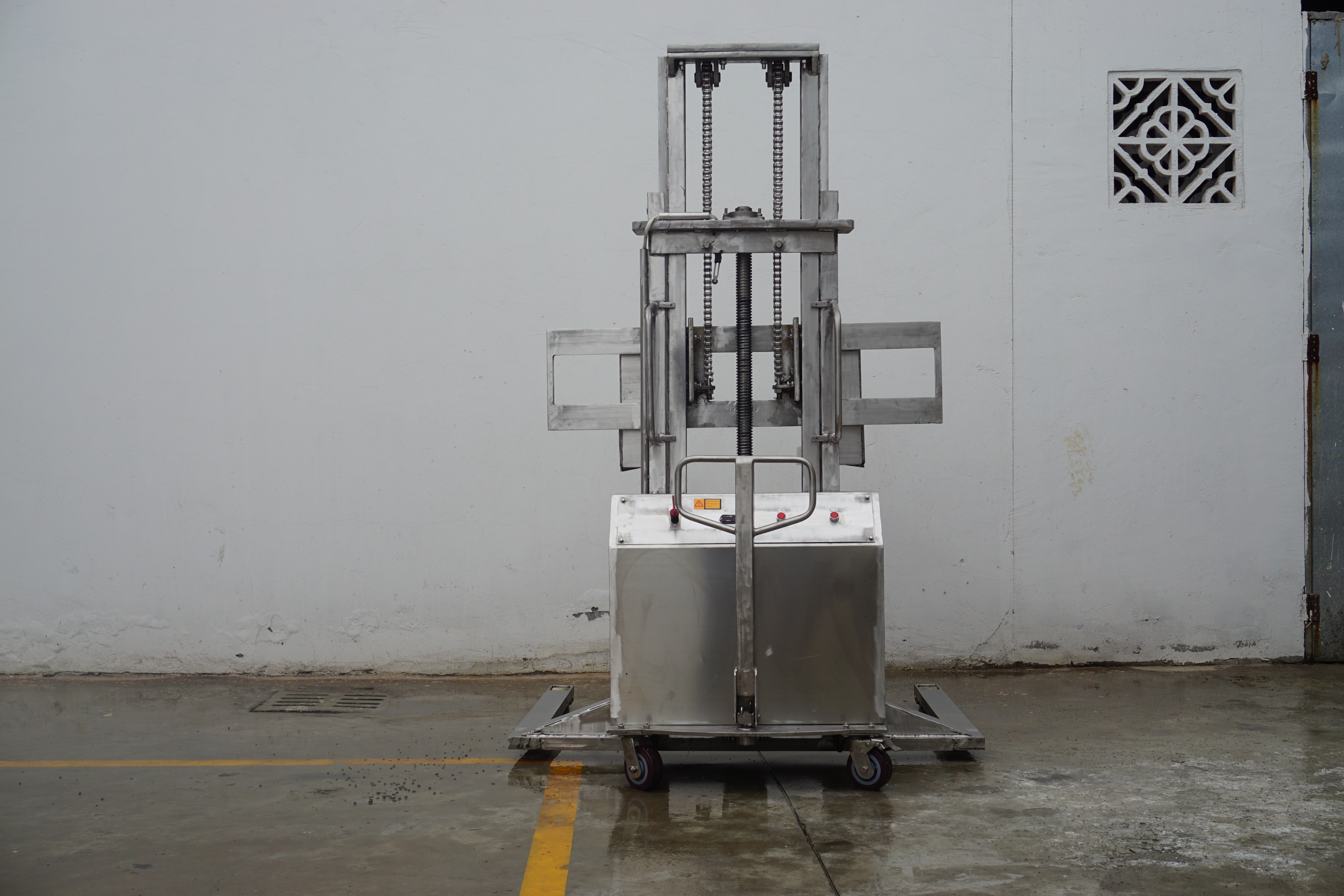 不銹鋼半電動堆高車寬腿 (13)